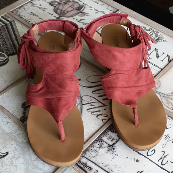 BearPaw Shoes - Super Cute BearPaw heeled Sandals